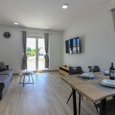 Ferienhaus Mit Privatpool Fuer 4 Personen Ca 60 Qm In Sisan, Istrien Suedkueste Von Istrien Экстерьер фото
